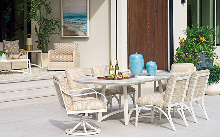 Sand Dune dining room scene.